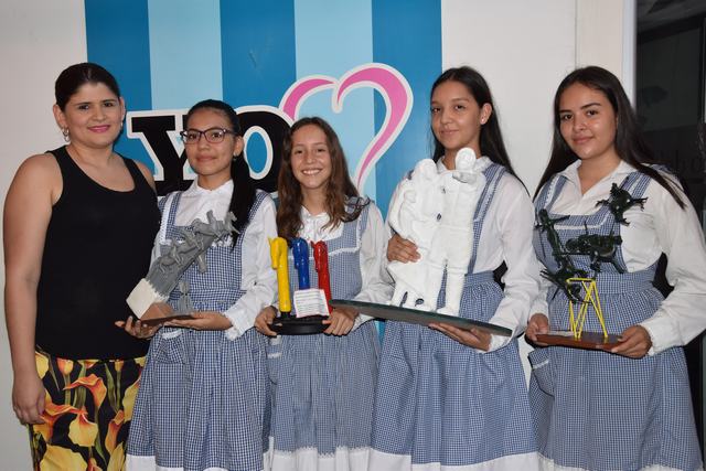 Tatiana Vargas, Luz Bustos, Alejandra Rivera, Evelyn Saavedra y Laura Silva.